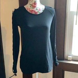 Black longsleeve with cutout details💖